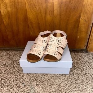 NWOT MIA Kids Tan High Heel Sandals with Floral Design Girls’ size 5